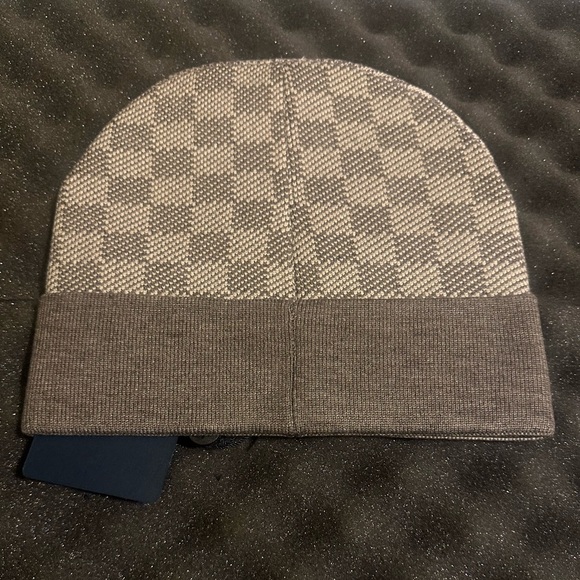Louis Vuitton Vibrant Grey Knit Beanie - Picture 2 of 4